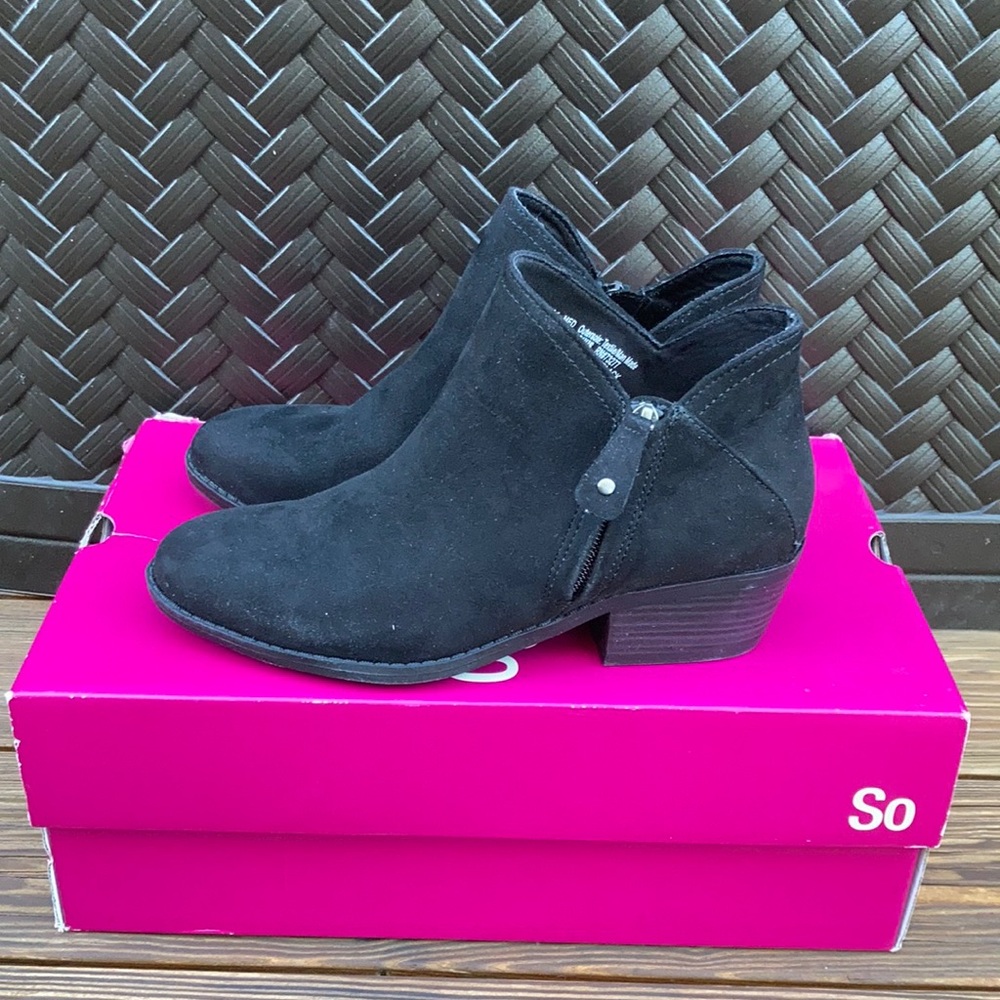 So Black Angelfish Booties, Size 7.5